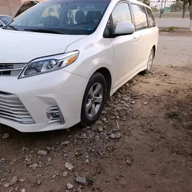 Toyota Sienna 2020