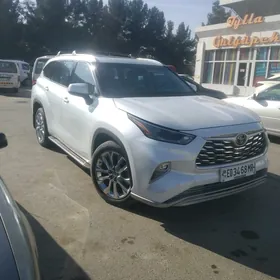 Toyota Highlander 2021