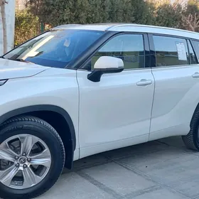 Toyota Highlander 2021