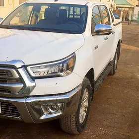 Toyota Hilux 2021