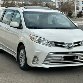 Toyota Sienna 2019