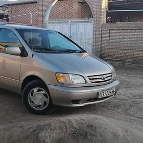 Toyota Sienna 2001