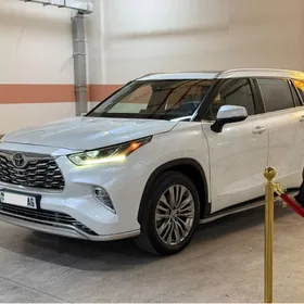 Toyota Highlander 2022