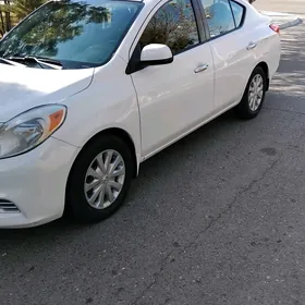 Nissan Versa 2012