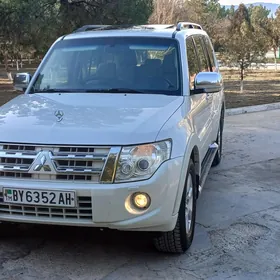 Mitsubishi Pajero 2012