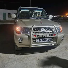 Mitsubishi Pajero 2005