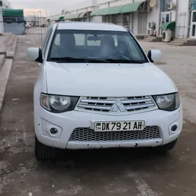 Mitsubishi L200 2010