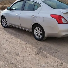 Nissan Versa 2012