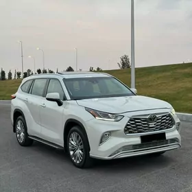 Toyota Highlander 2021