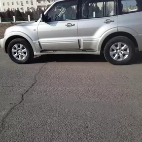 Mitsubishi Pajero 2005