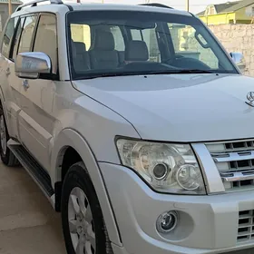 Mitsubishi Pajero 2012