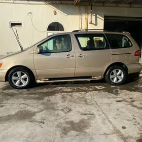 Toyota Sienna 1999