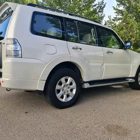 Mitsubishi Pajero 2014