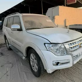 Mitsubishi Pajero 2021