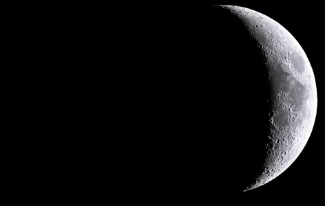 Kosmonawt seýrek kosmiki hadysany - Aý bilen Saturnyň ýakynlaşan pursadyny surata aldy