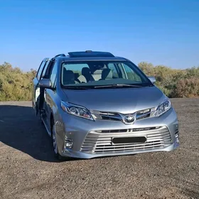 Toyota Sienna 2019