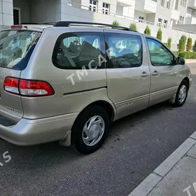 Toyota Sienna 2003