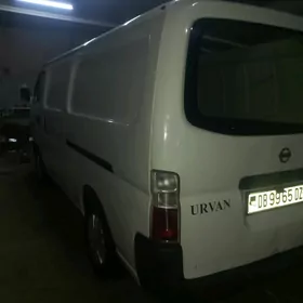 Nissan Urvan 2004