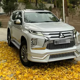 Mitsubishi Pajero 2020