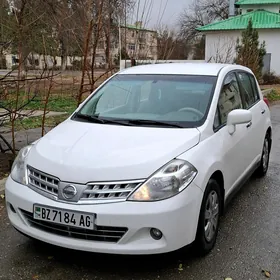 Nissan Tiida 2008