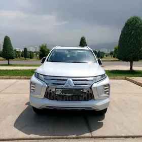 Mitsubishi Pajero 2020