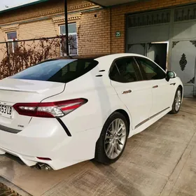 Toyota Camry 2018