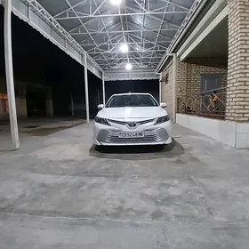 Toyota Camry 2019