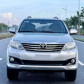 Toyota Fortuner 2015