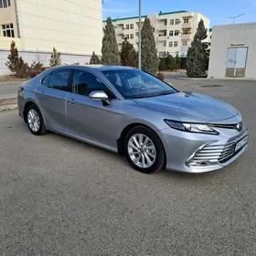 Toyota Camry 2021