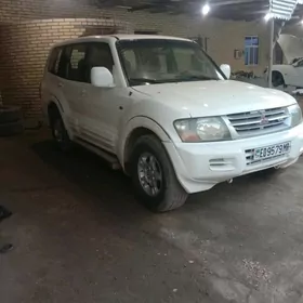 Mitsubishi Pajero 2003