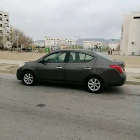 Nissan Versa 2011