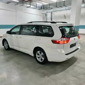 Toyota Sienna 2020