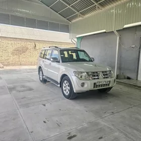 Mitsubishi Pajero 2013