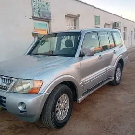 Mitsubishi Pajero 2004