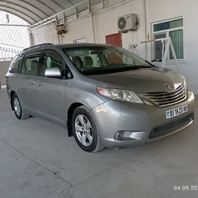 Toyota Sienna 2011