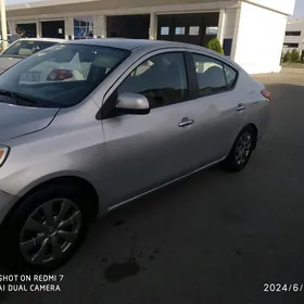 Nissan Versa 2011