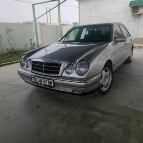 Mercedes-Benz E320 1996