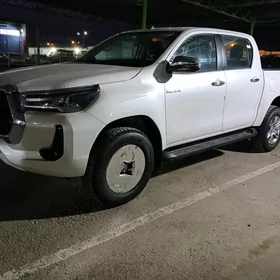 Toyota Hilux 2024