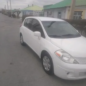 Nissan Versa 2012