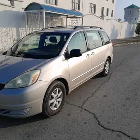 Toyota Sienna 2004