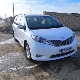 Toyota Sienna 2012