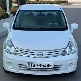 Nissan Tiida 2011