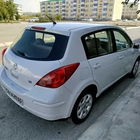 Nissan Tiida 2011