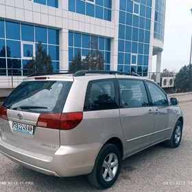 Toyota Sienna 2004