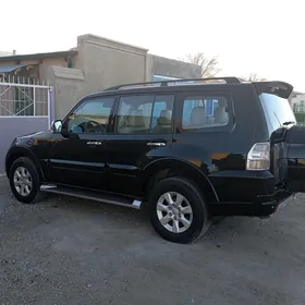 Mitsubishi Pajero 2012