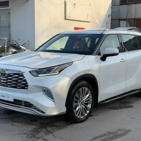 Toyota Highlander 2021