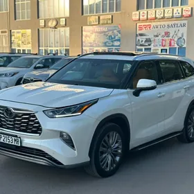 Toyota Highlander 2021