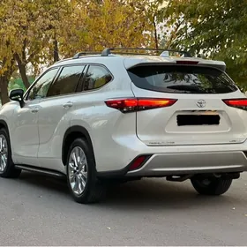 Toyota Highlander 2021