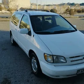 Toyota Sienna 1999