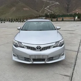 Toyota Camry 2014